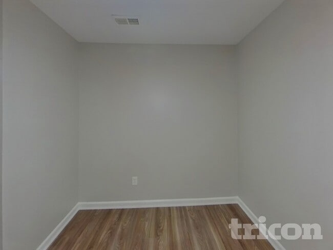 Photo - 253 Aershire Ct