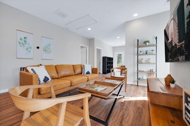 945-947 Palmetto Ave SW Unit Palmetto Up