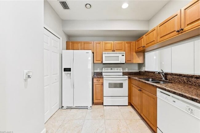 Photo - 13141 Bella Casa Cir Unidad #3178 with Garage