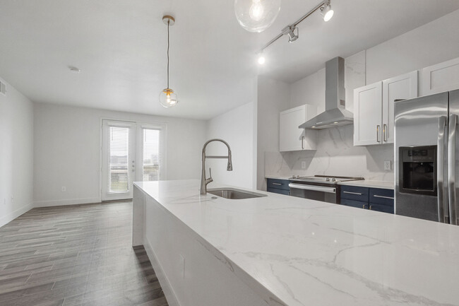Building Photo - The Lofts at West 7th