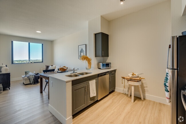 1BR, 1BA - 630SF - Kitchen