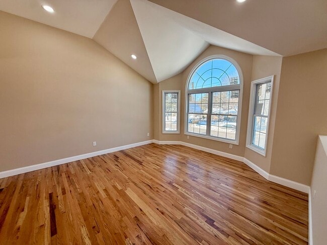 Photo - 230 Clark St