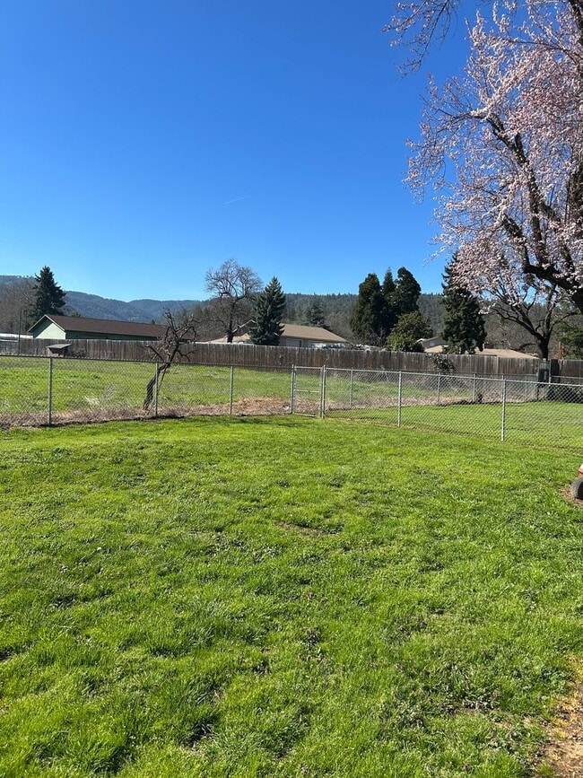 Photo - 2883 W Griffin Creek Rd Unit 2887 W Griffin Creek Road