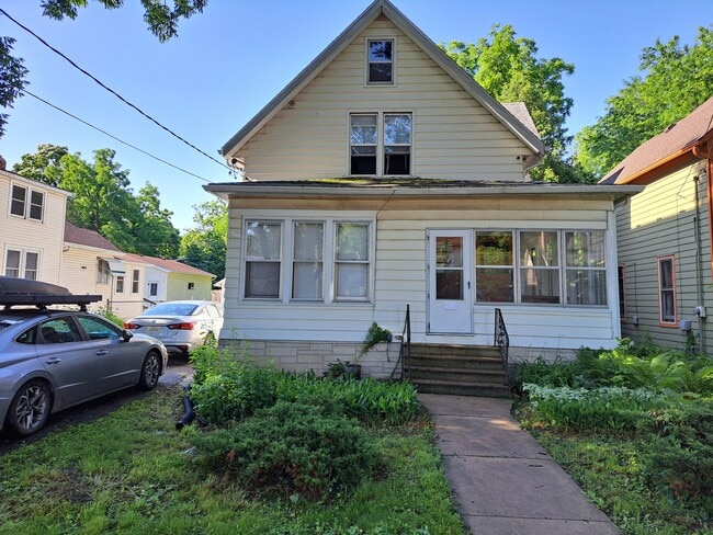 Building Photo - 709 W Olin Ave Unit 1