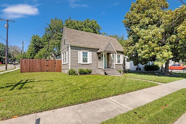 Photo - Cutest Cottage available Now in McKinney! House