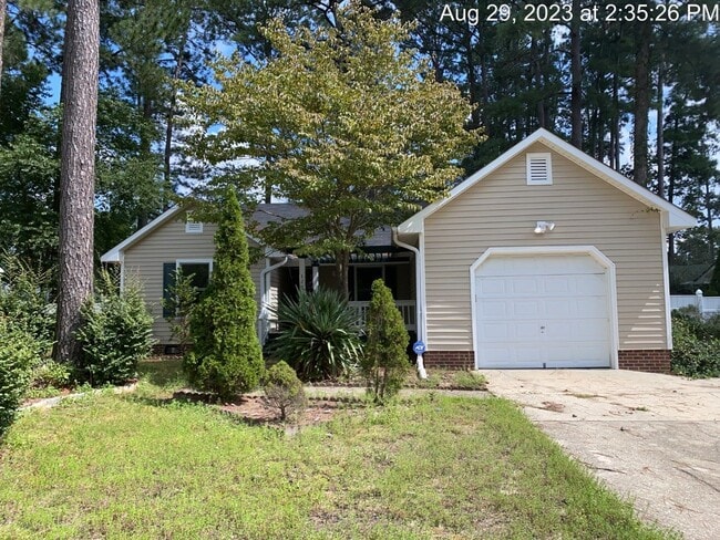 Building Photo - 429 Oakgrove Dr