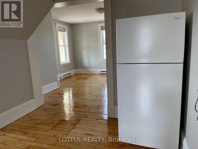 Photo - 2084 Dundas St Unité 2