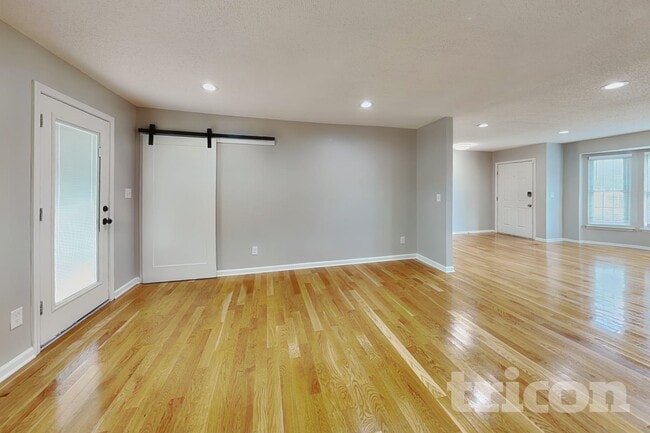Photo - 10218 Haskins St