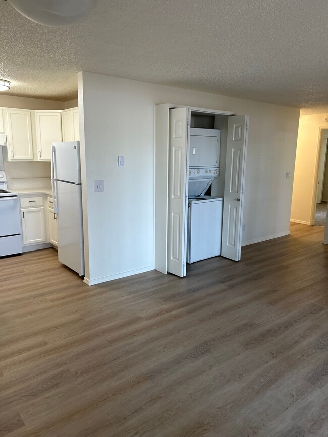 Washer/Dryer- 2 bd/1 ba - Meadow Creek Apartments