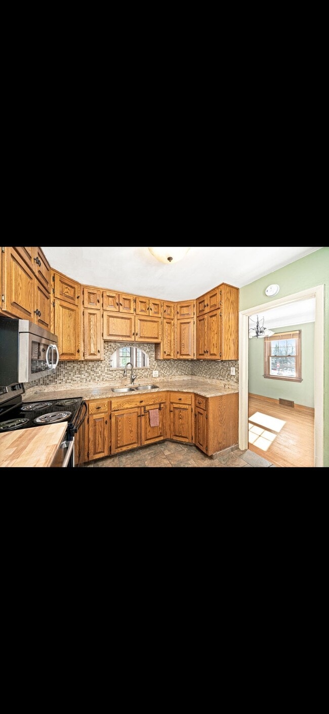 Photo - 445 E Oxford St