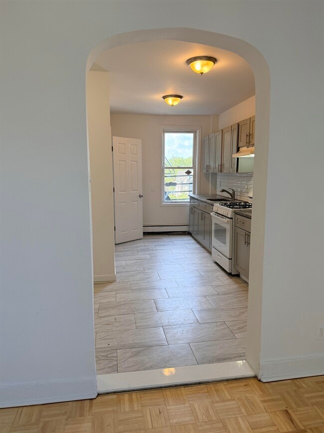 Building Photo - 289 Bergen Ave Unit 2