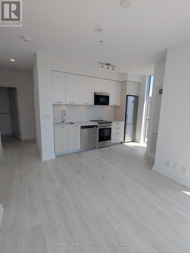 Photo - 75 James St S Unit 1014