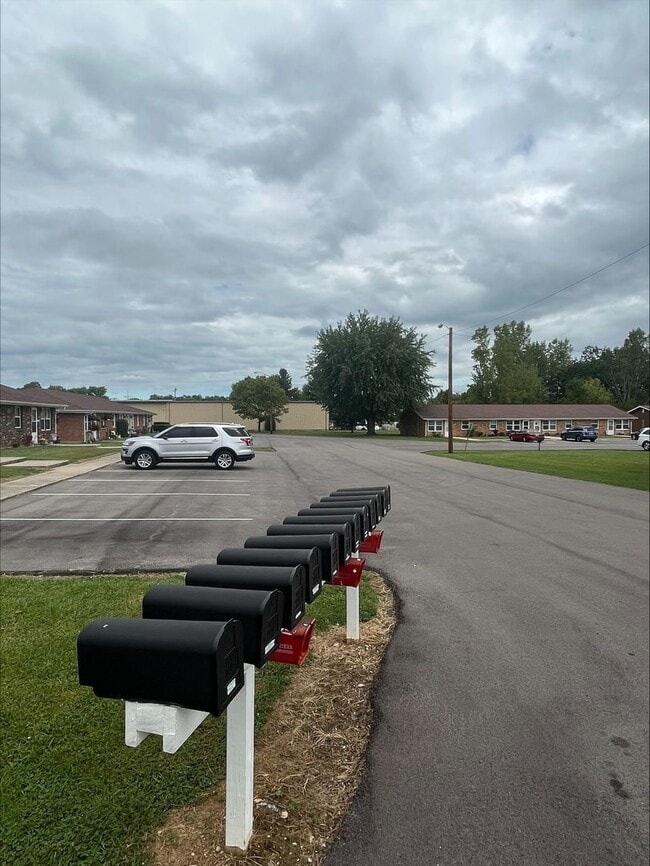 Photo - ROYAL OAKS APARTMENTS