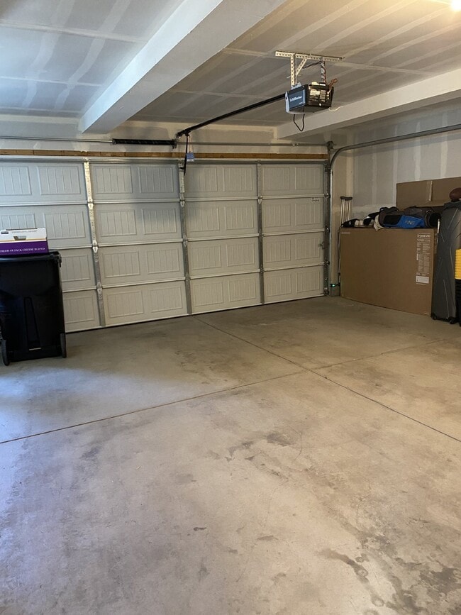 Photo - 3 bedroom - Samaritan Loop