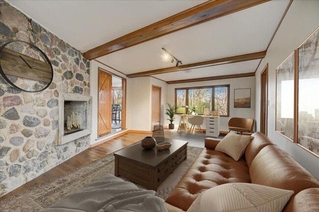 Building Photo - Spacious Elm Grove 3BR/2BA Ranch Single Fa... Rental