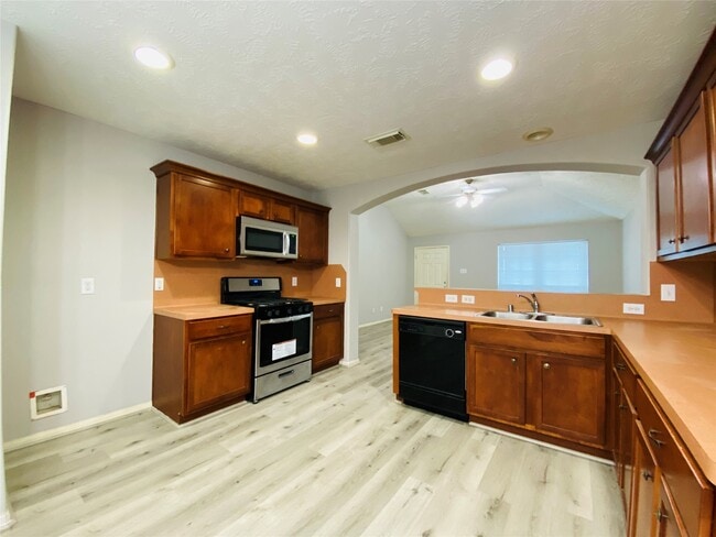 Photo - 19207 Caledonia Dr