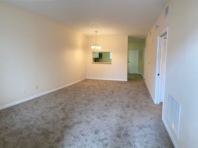Ground Floor  2/2 Condo off Six Mile Cypress