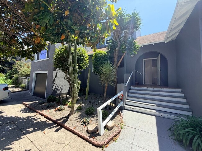 Building Photo - 817 52nd St Unit C
