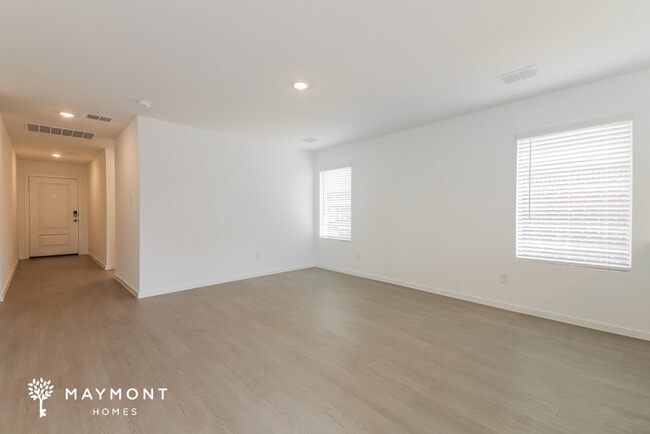 Photo - 712 Dressage Ln