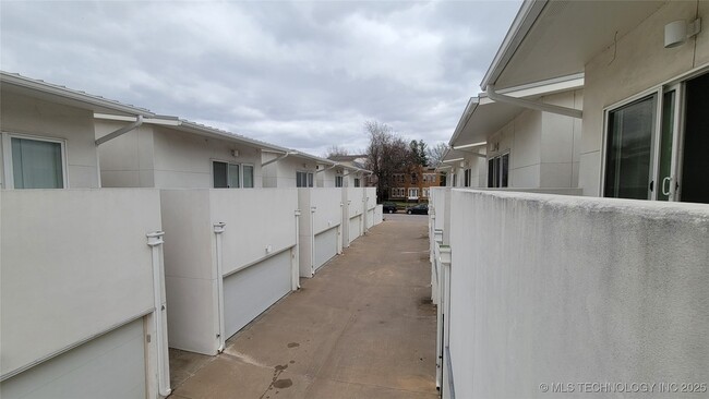 Building Photo - 1430 S Quincy Ave Rental