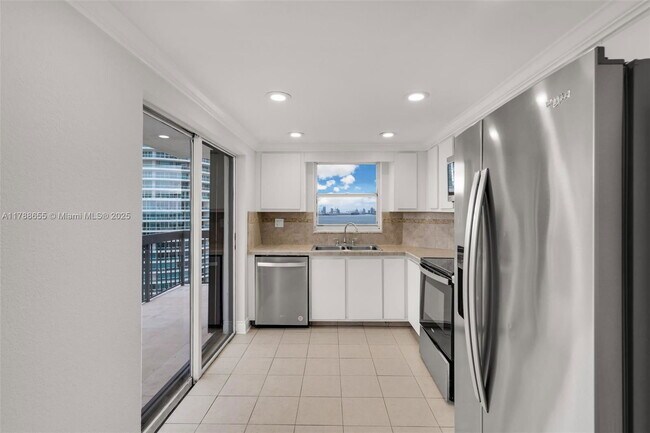 Building Photo - 2333 Brickell Ave Unit 1717 Rental