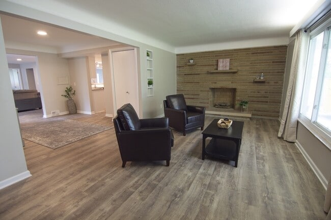 Building Photo - 6125 Broadview Rd Rental