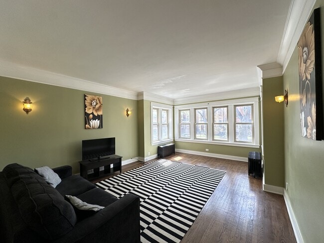 Building Photo - 5023 N Ridgeway Ave Unit 3