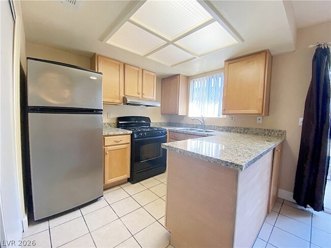 Photo - 894 Rhinegold Way