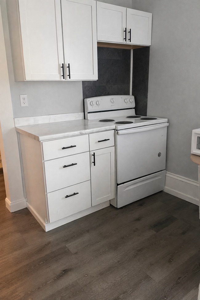 Photo - 15 S Grove St Unit 1bed