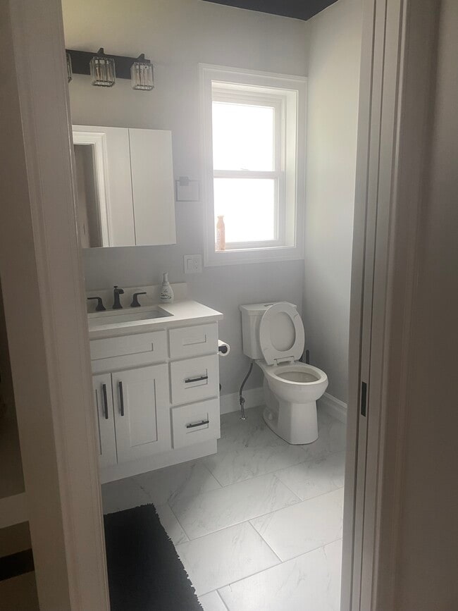 Building Photo - 31 Brookview St Rental