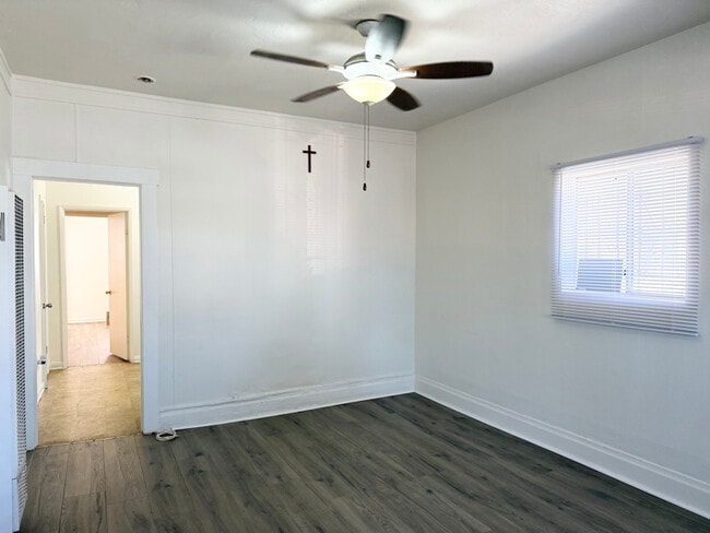 Photo - 1016 1/2 W 108th St