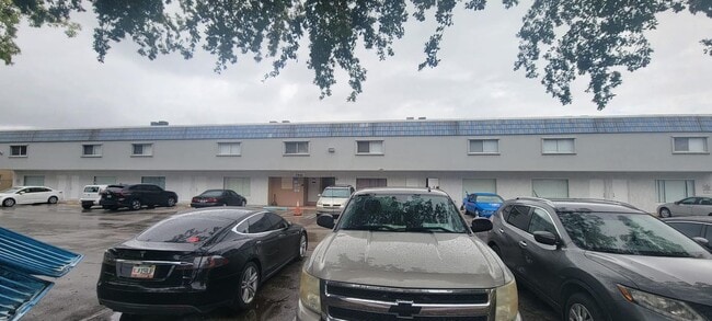 Photo - 7841 Johnson St