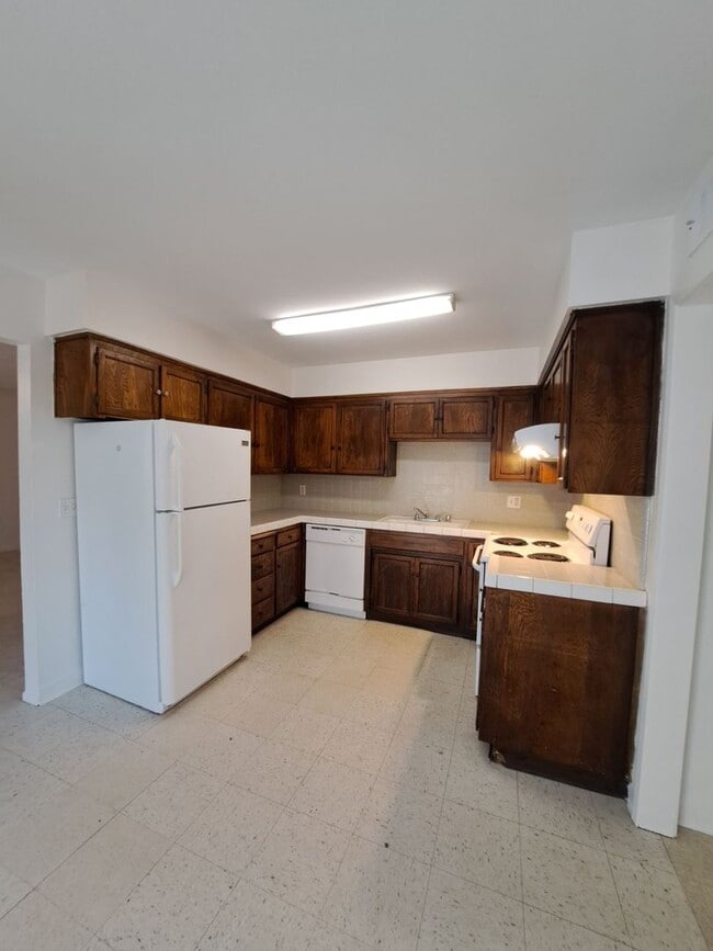 Building Photo - 4864 E University Ave Unit B