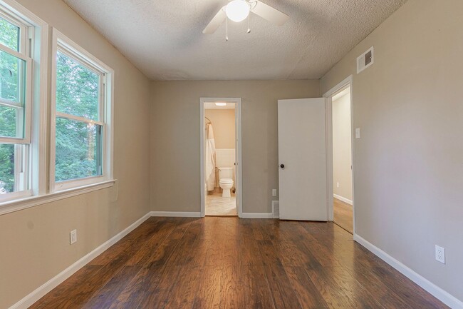 Photo - Rent greatly reduced PLUS Fall Special! 1/...
