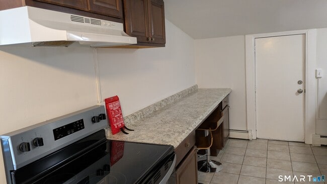 Photo - 657 Naugatuck Ave