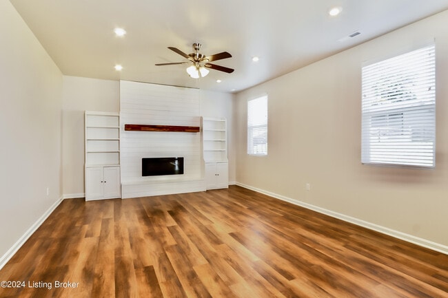 Photo - 443 Vildana Wy