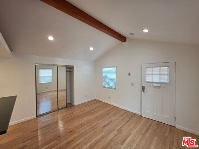 Building Photo - 311 N Venice Blvd Unit 1