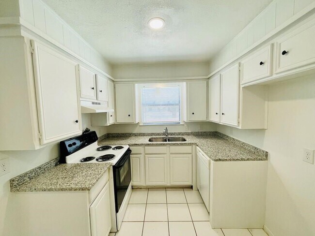 Photo - 1203 Redwood St