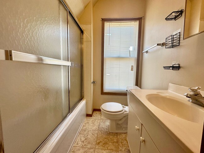 Photo - Peteyboy Properties LLC-437 W Jackson A &amp; B Unit B