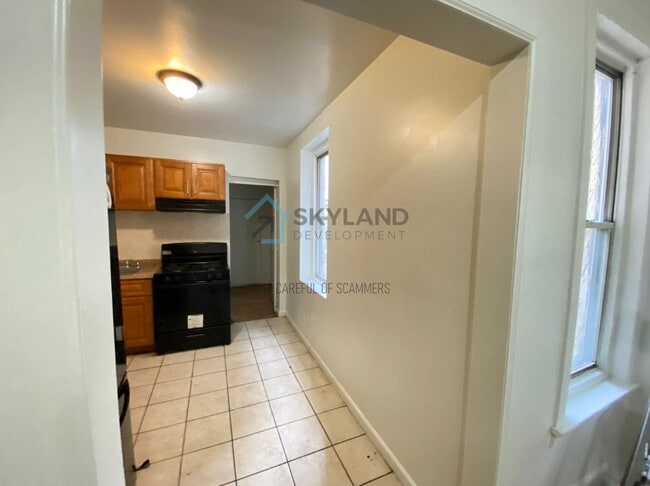 Photo - 5537 Poplar St