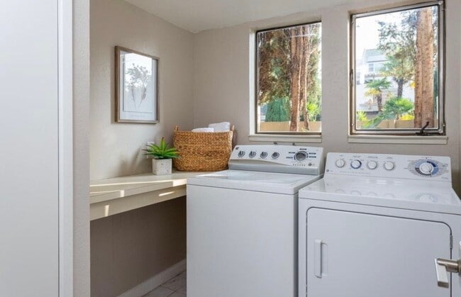 Photo - 61 Mozden Ln Unidad #61 - Two Worlds Phase II