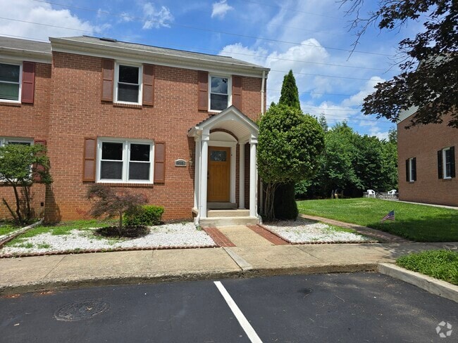 Building Photo - 9321 Bentridge Ave Rental