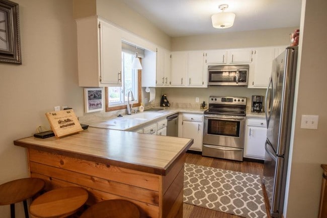 Photo - 1821 Raven Ave