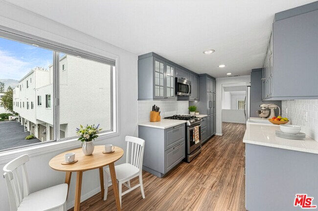 Photo - 17114 Palisades Cir Townhome