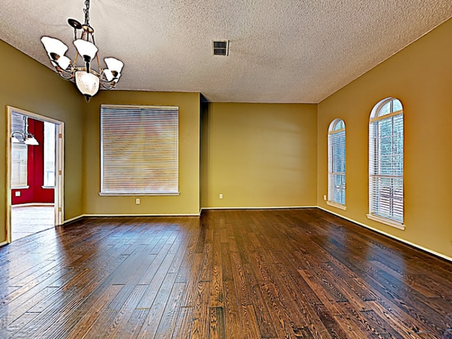 Photo - 1219 Aylesbury Dr