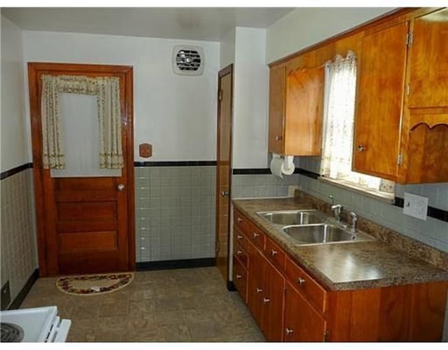 Photo - 310 Onyx Ave