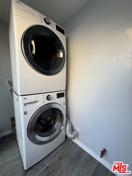 Photo - 10745 Saticoy St