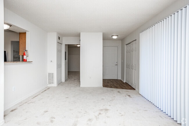 3BR, 2BA - 1,080 SF