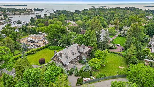 Photo - 432 Field Point Rd