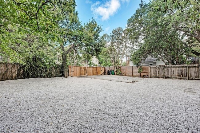 Photo - 1111 W 22 1/2 St